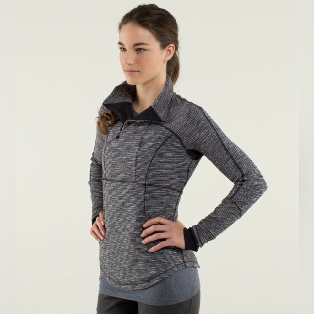 Lululemon Size 8 Base Runner 1/2 Zip in Coco Pique Black White / Black Pullover